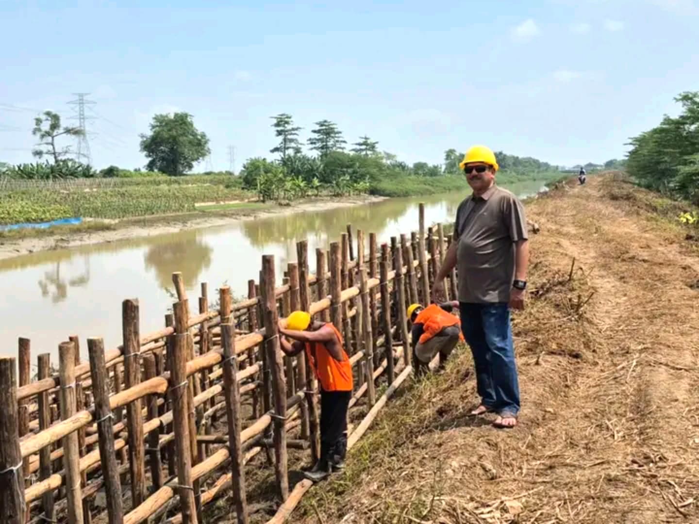 Anggota DPRD Indramayu Sutaryono Wujudkan Aspirasi Warga, Tanggul Kritis Mulai Diperbaiki