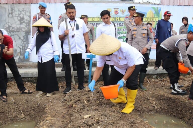 Perkuat Ketahanan Pangan, ‎Pemkab dan Polresta Cirebon Kolaborasi Tanam Jagung Pipil