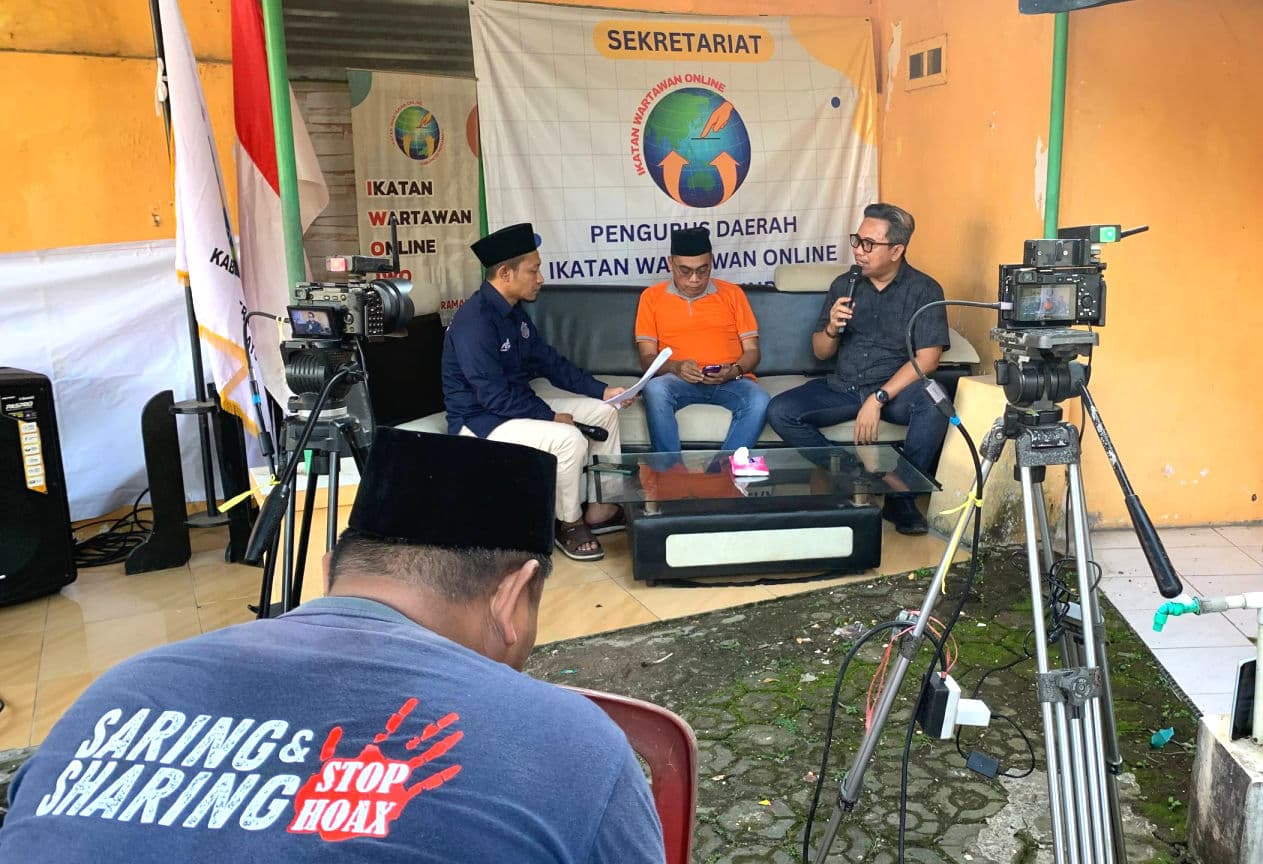 Talk Show IWO Indramayu, Edi Fauzi Soroti Minim Terobosan Setahun Kepemimpinan Lucky Hakim, Carkaya Sebut Pembangunan Tetap Jalan
