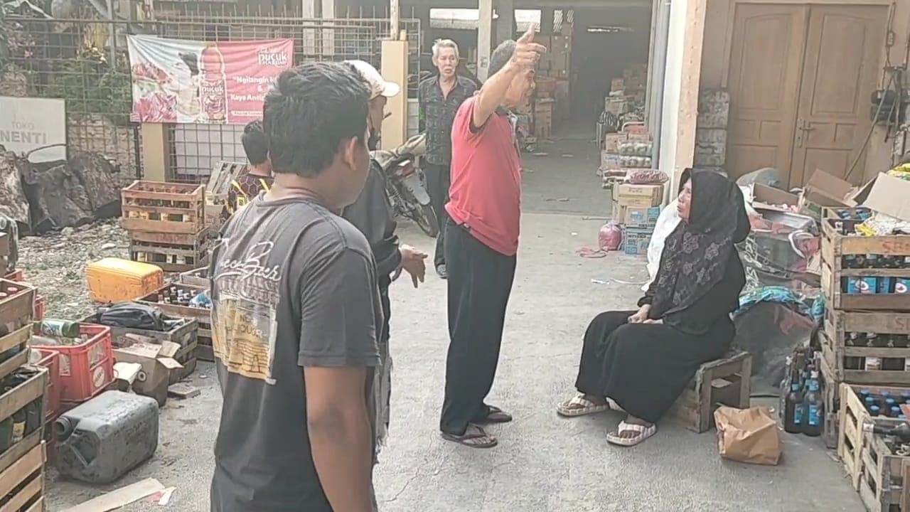 Emak-emak Asal Semarang Nyaris Diamuk Massa Usai Curi Rokok 1 Ball di Toko Grosir Kedokan Bunder