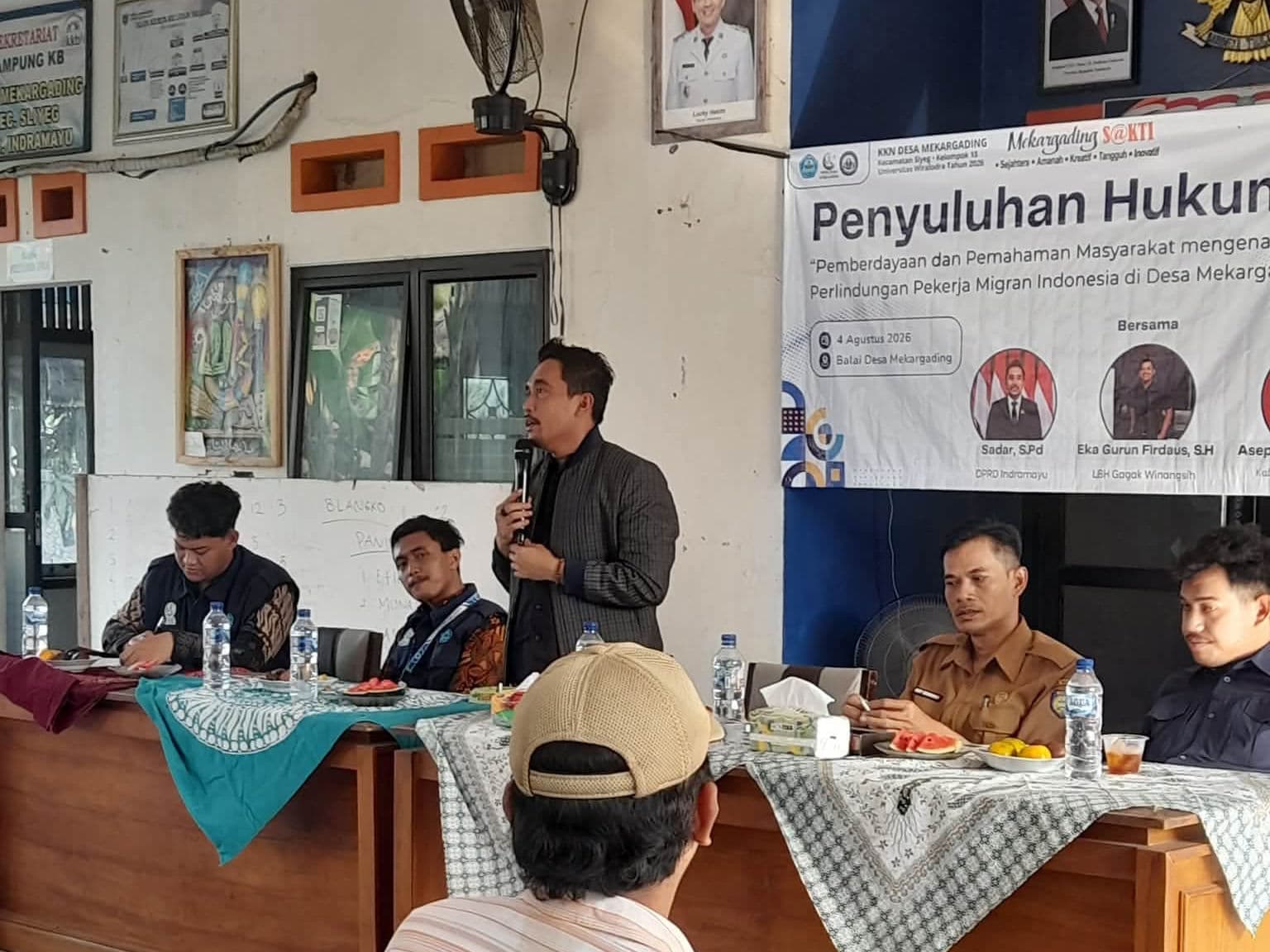 Penyuluhan Hukum di KKN Unwir Desa Mekargading, Sadar Ingatkan Bahaya TPPO yang Mengintai Calon Pekerja Migran