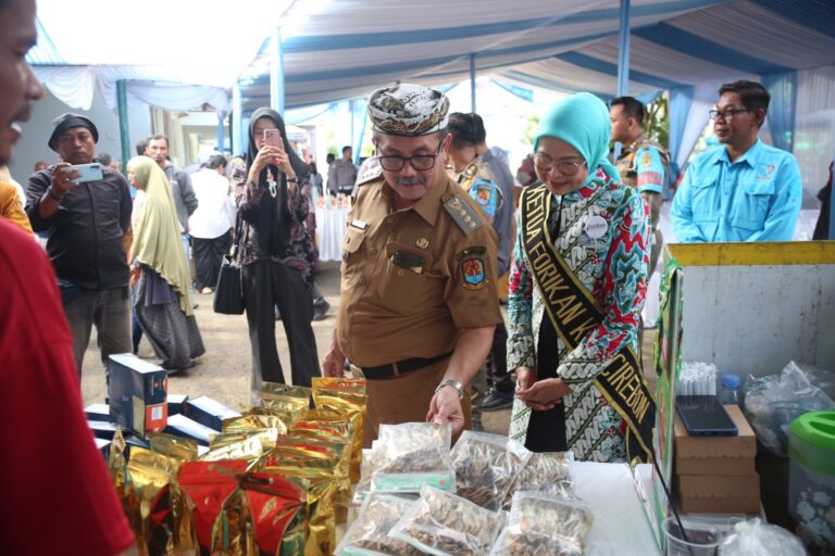 Pemkab Cirebon Dorong Konsumsi Ikan Lewat Bazar dan Bimtek GEMARIKAN