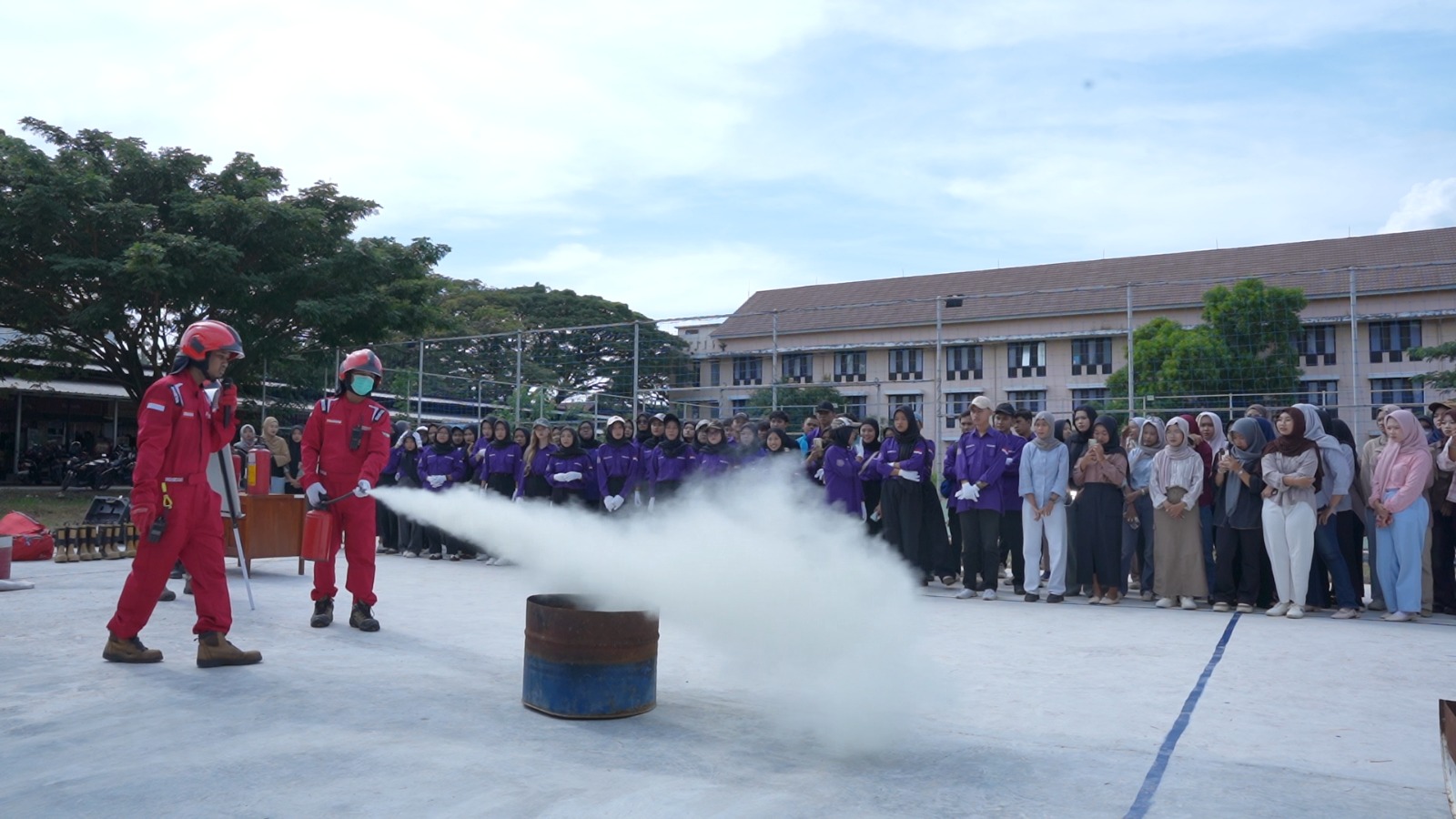 Dukung Edukasi Keselamatan, Kilang Balongan Hadir di Program Fire Goes to Campus Unwir