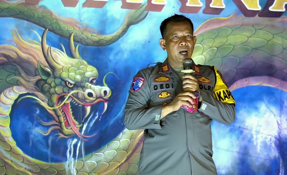Kapolsek Balongan, AKP Dedi Hadiri Adat Mapag Sri Sudimampir, Ingatkan Warga Jaga Keamanan