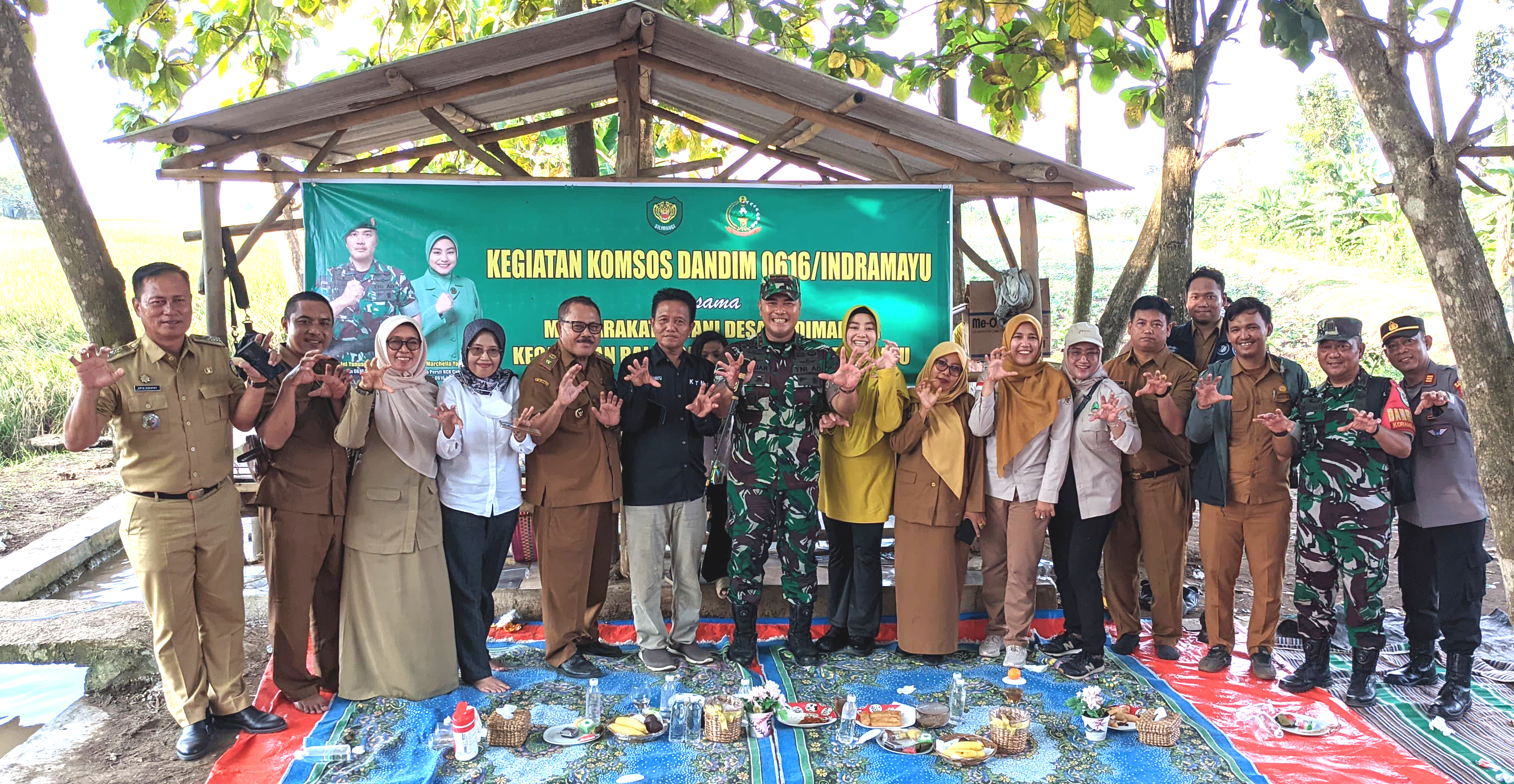 Desa Sudimampir Jadi Lokasi Komsos TNI, Dandim 0616/Indramayu Turun Sawah dan Dialog Bersama Petani