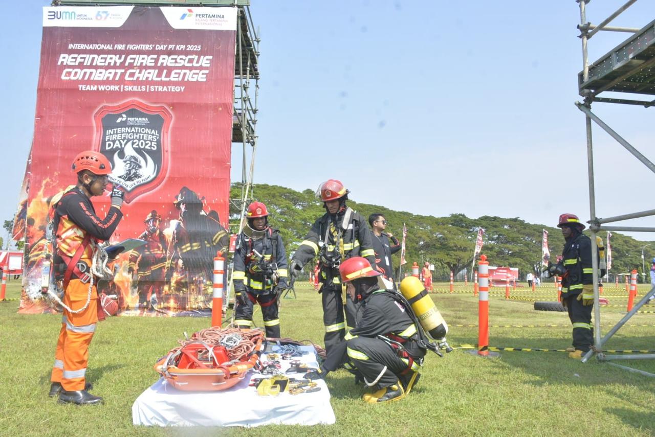 10 Tim Perwakilan Unit Pengolahan PT KPI Unjuk Keahlian di Fire Combat Challenge IFFD 2025