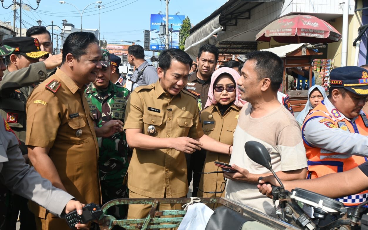 Pemkab Cirebon Turun Langsung Tertibkan Kawasan Wisata Trusmi