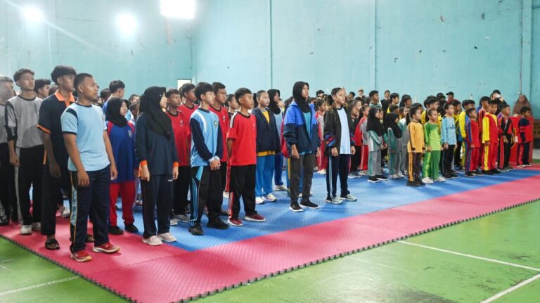 Wabup Jigus Buka Kejuaraan Karate Liga Pelajar Dispora Kabupaten Cirebon 2025
