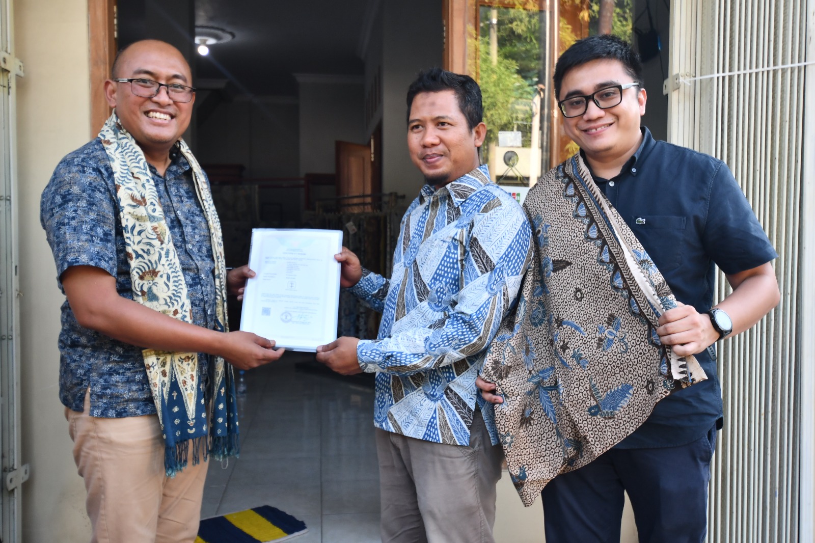 Pertamina Fasilitasi Sertifikat HaKI untuk Batik Indra, UMKM Khas Indramayu Tembus Pasar Global