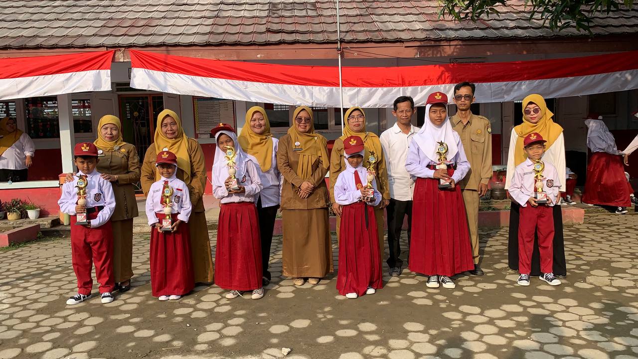 Serunya Lomba Beberes Kelas di SDN 4 Balongan, Kreativitas Siswa Bikin Bangga