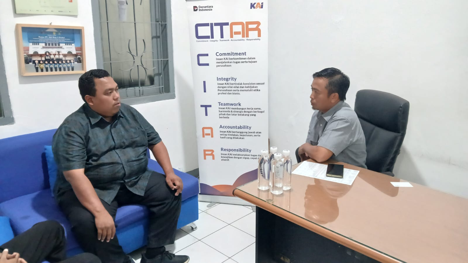 Bawa Keluh Kesah Warga Soal Kerap Terjadi Kecelakaan di Perlintasan Kereta, Kiki Arindi Datangi PT KAI Daop 3 Cirebon